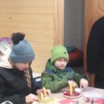 Мастер класс по изготовлению рождественских подарков для жителей района