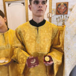 Старший алтарник нашего храма окончил школу с золотой медалью